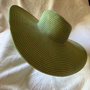 Green striped straw sun hat